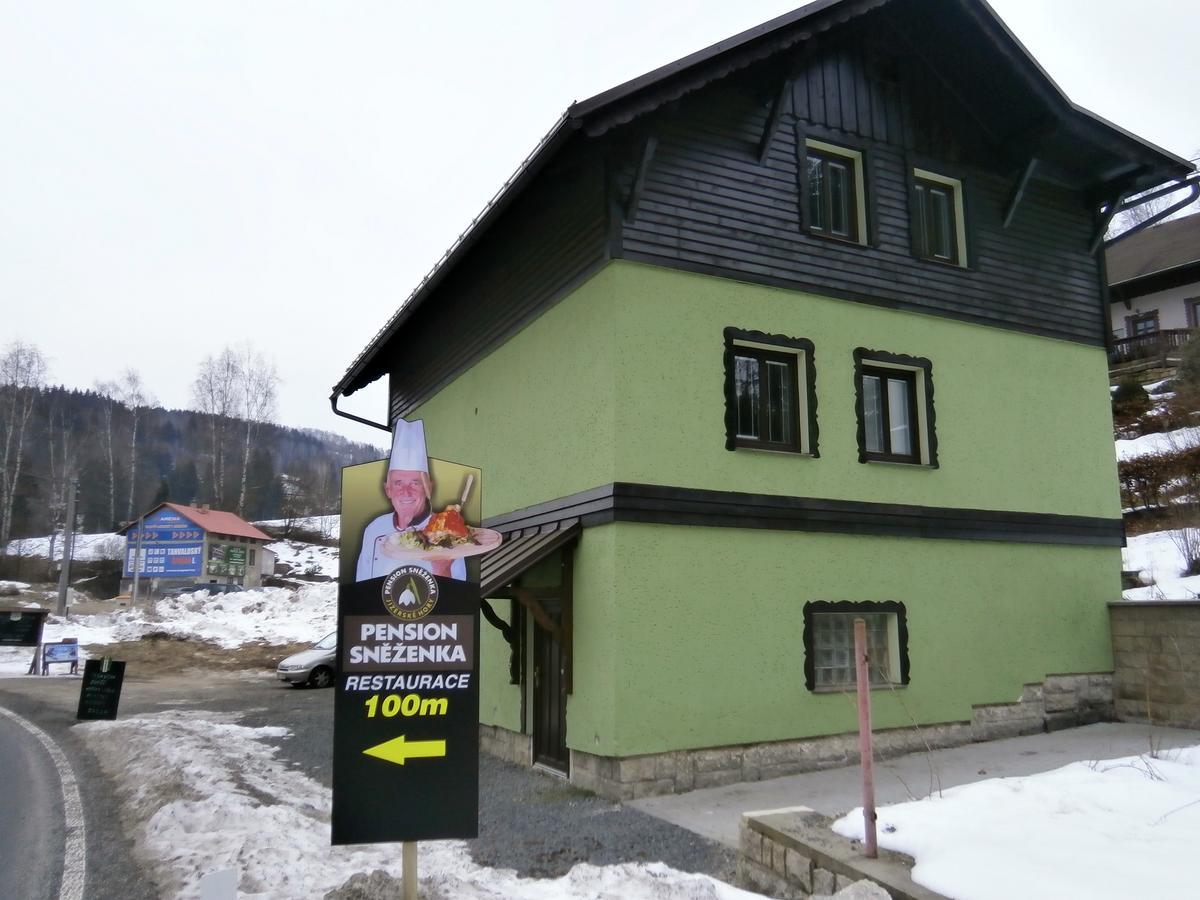 Penzion Sněženka Jiretin pod Bukovou Esterno foto