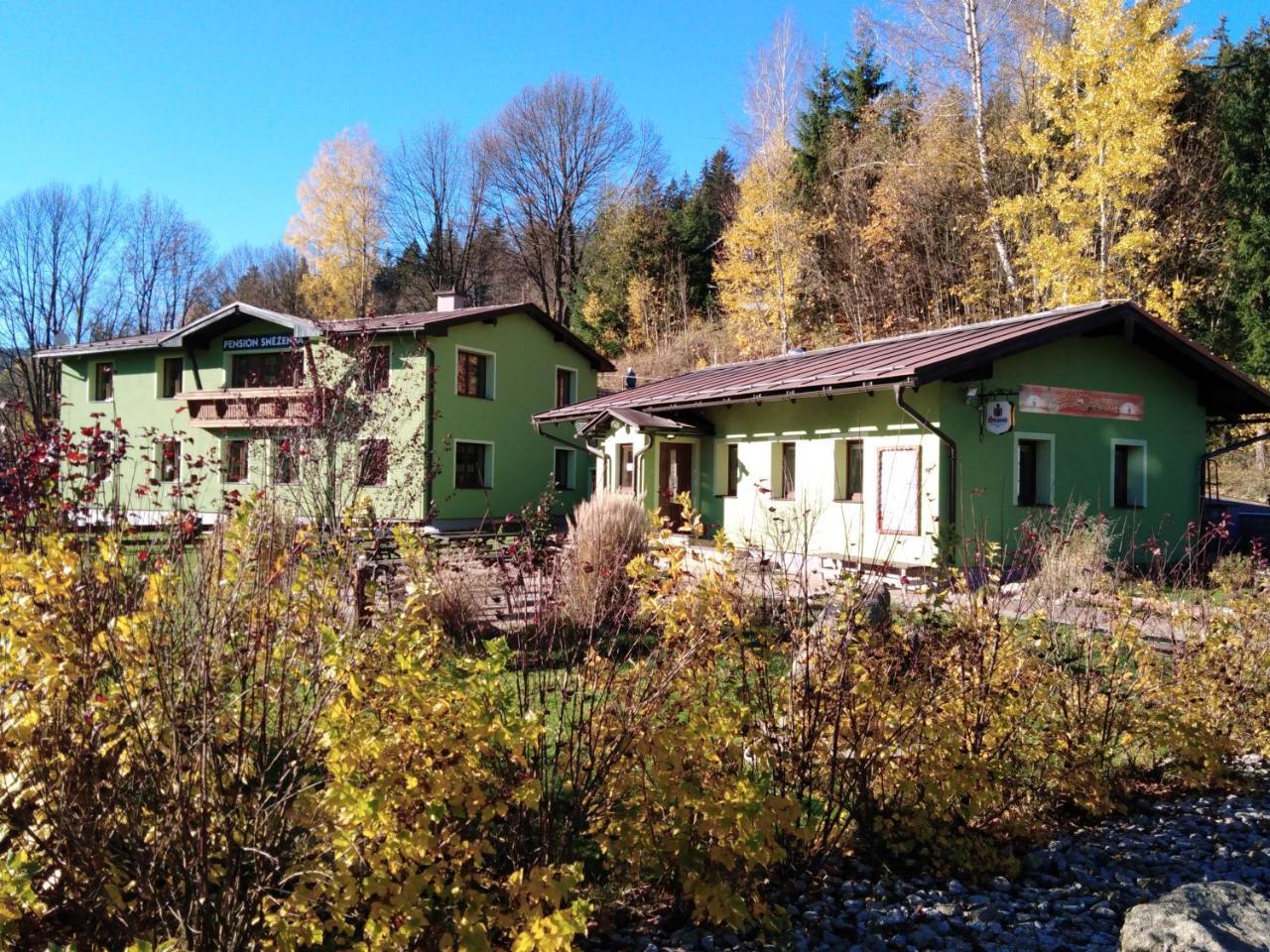 Penzion Sněženka Jiretin pod Bukovou Esterno foto